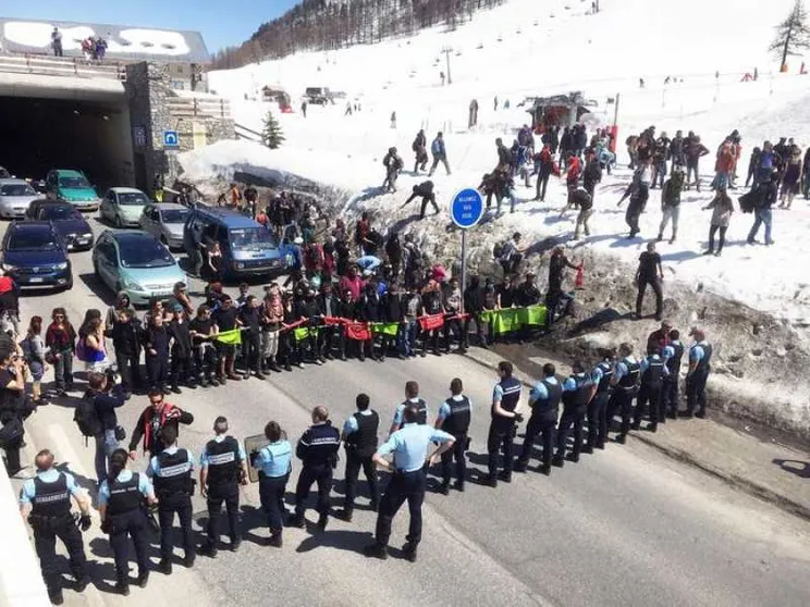 Arrestati in Francia anarchica italiana e due antagonisti svizzeri