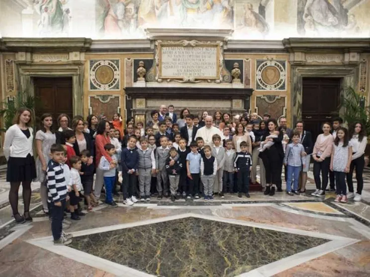 Papa: «Nessuno detti la vostra agenda, solo i poveri»
