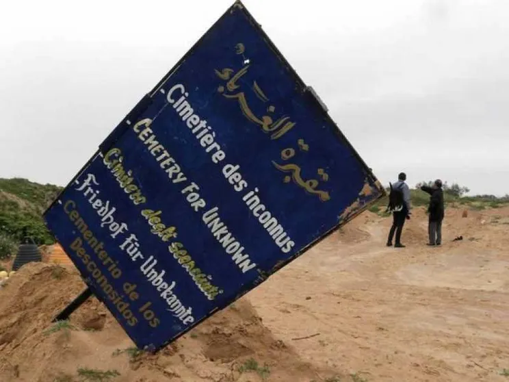 I cimiteri dei migranti senza nome tra Tunisia, Grecia e Italia