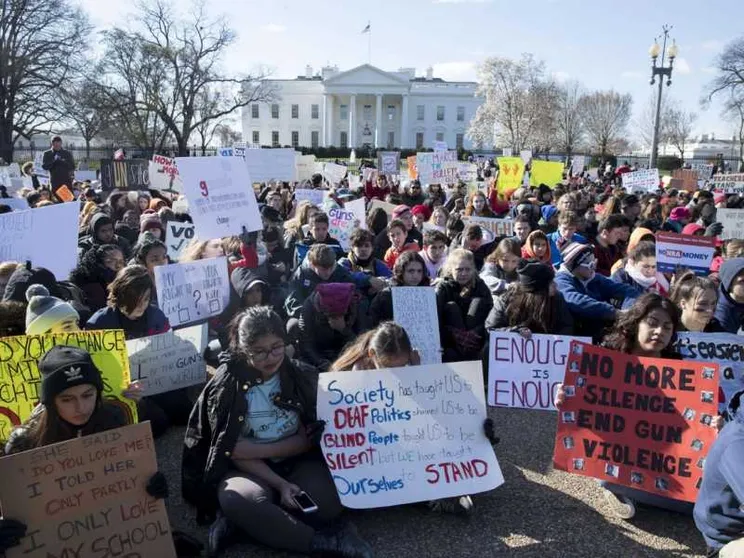 Armi e clima: è la «Generazione Z» l'America che dice no