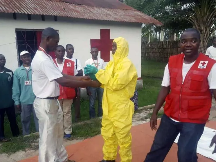 Ebola, il Congo alza l'allerta. E i Paesi vicini si blindano