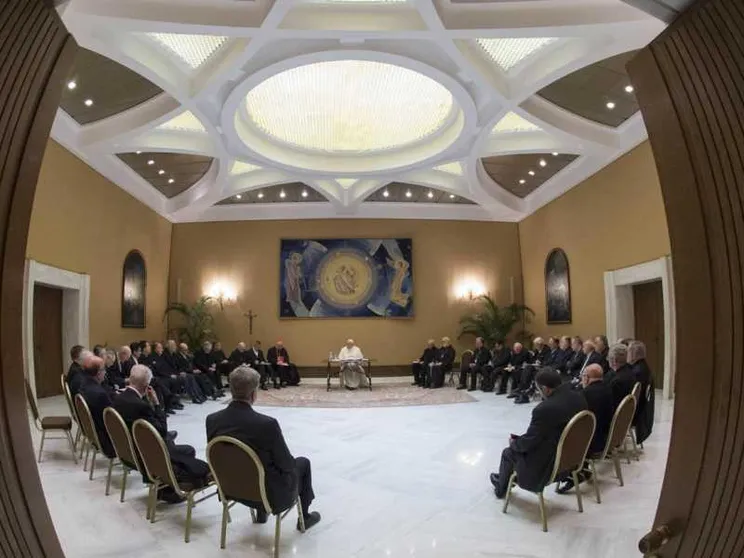 Il Papa celebra la Messa con i preti cileni vittime di abusi