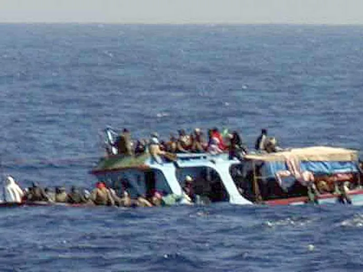 Strage nel Mediterraneo: oltre 100 morti e dispersi al largo della Tunisia