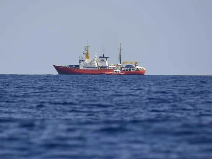 Marina Usa smentisce: mai gettati cadaveri in mare
