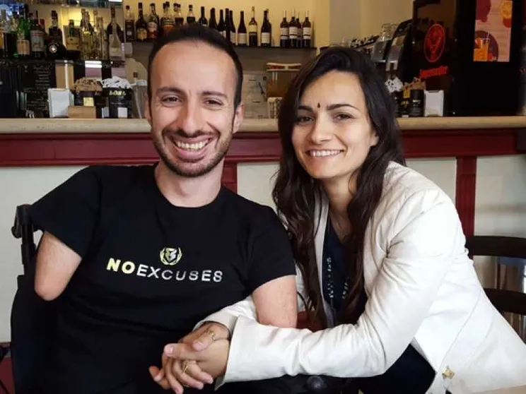 Senza più braccia né gambe, aiuta a trovare l’autostima