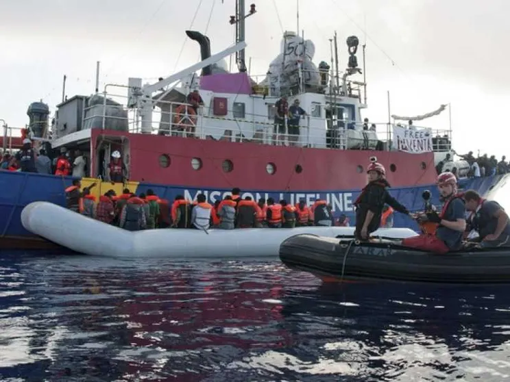 Nave Lifeline, il no di Malta all'Italia: «Non è nostra competenza»