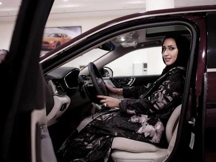 Arabia Saudita, ora le donne possono guidare