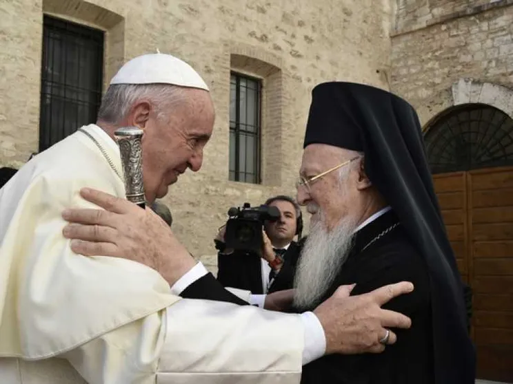 Il Papa agli ortodossi: in tante società cristiane la fede è offuscata