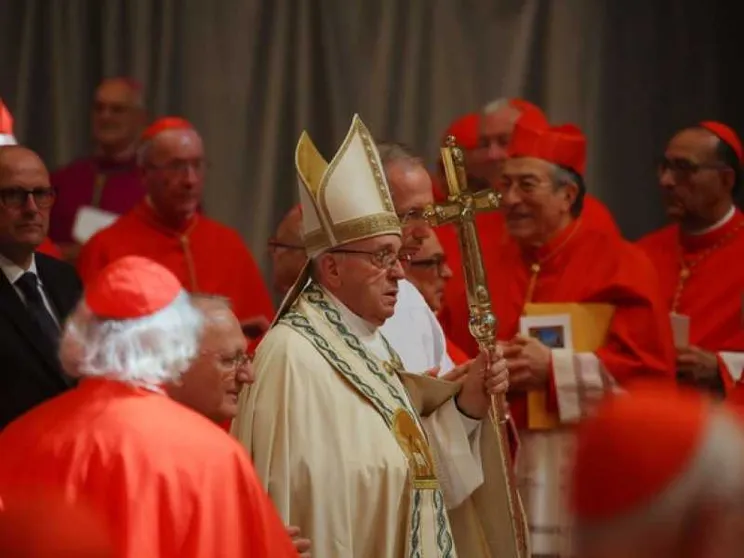 Il Papa ai 14 nuovi cardinali: servite Dio negli uomini dimenticati