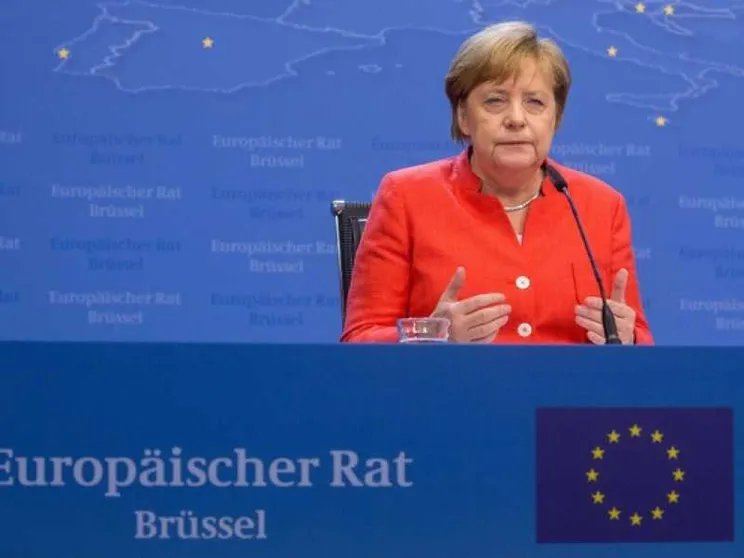 Merkel annuncia accordi bilaterali con 14 Paesi. Praga e Budapest smentiscono