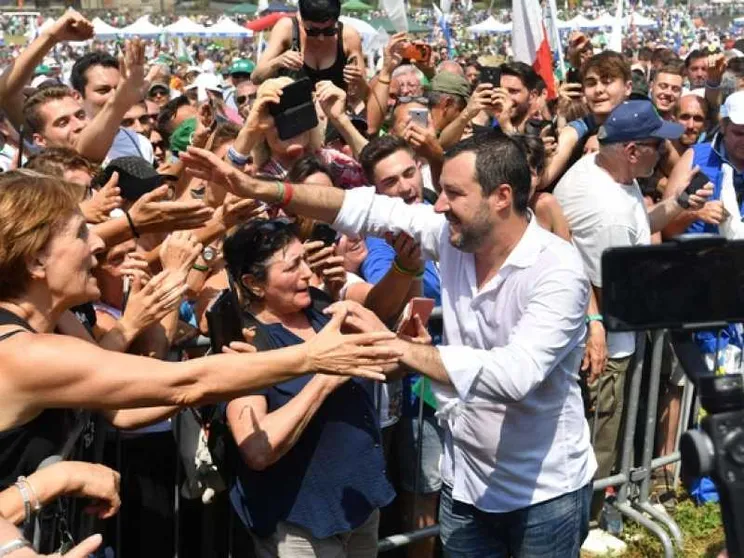 Salvini avvisa i Cinque Stelle: «Sulla chiusura dei porti decido io»