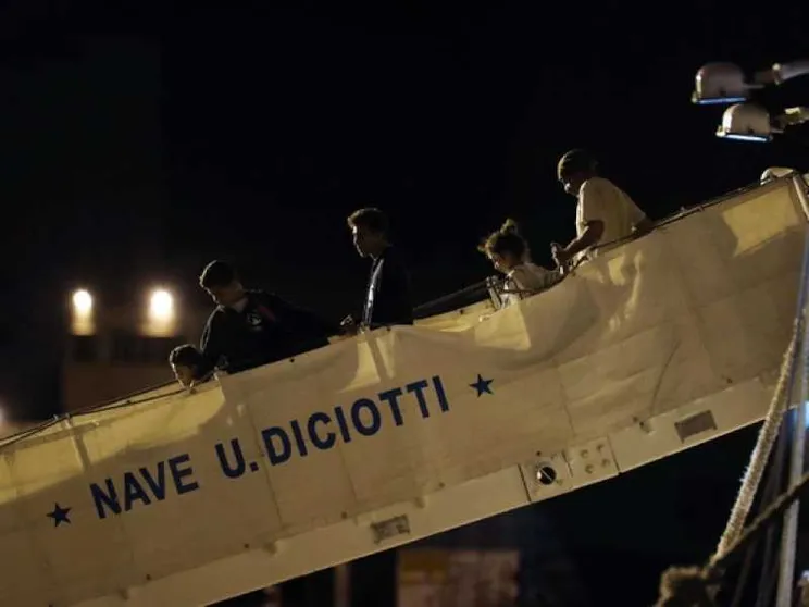 Nave Diciotti, interrogatori in corso. Di Maio: bene l'intervento del Colle