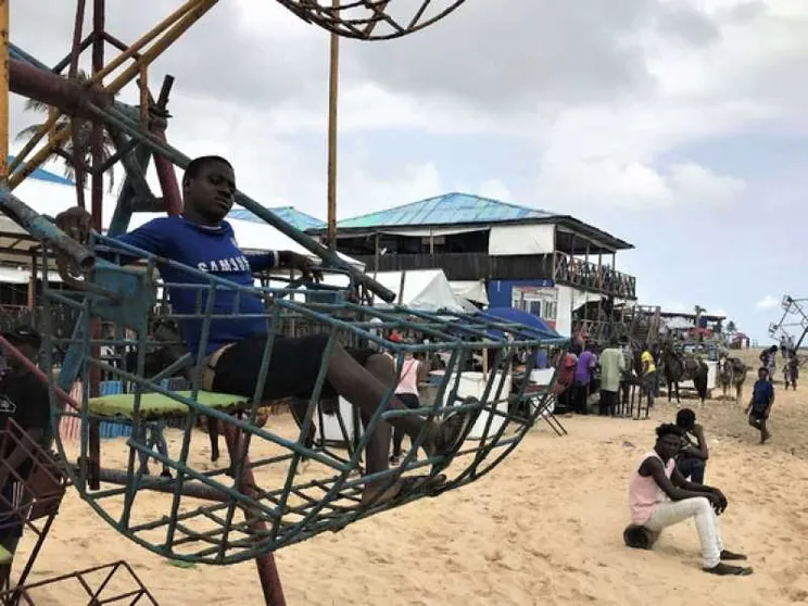 Lagos costruisce isole per ricchi nel mare di baracche