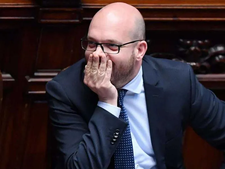 Fontana: contrasto all'utero in affitto, no a registrazione dei figli