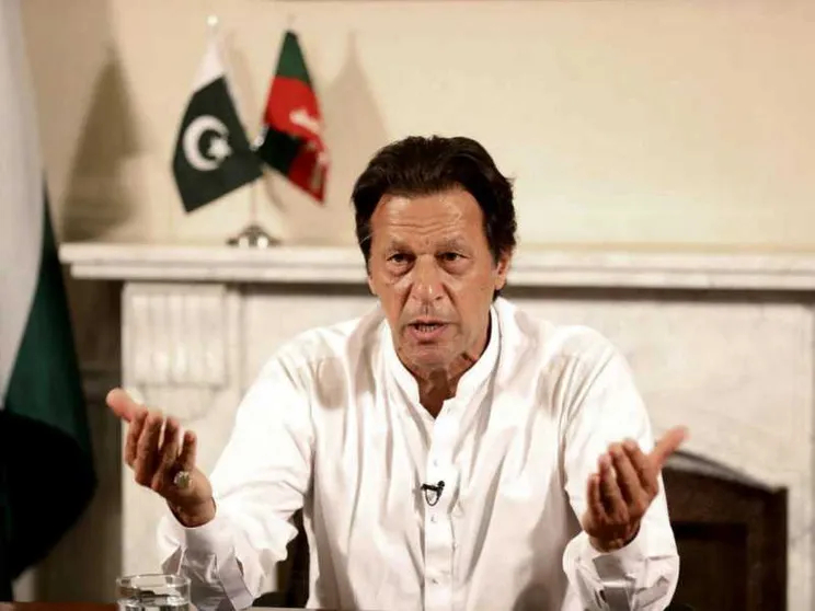 Khan vince ma senza maggioranza assoluta
