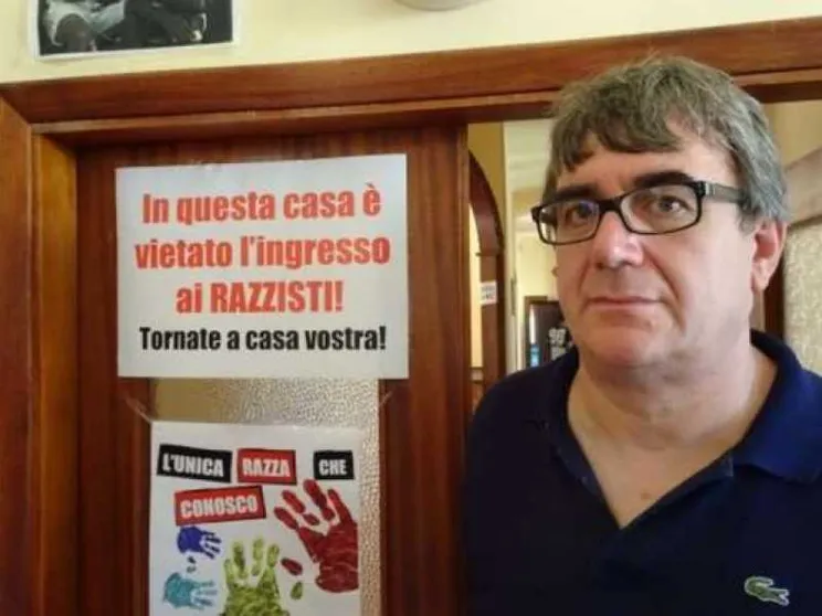 Denuncia di don Massimo: «Spari contro un migrante». Un altro caso a Napoli
