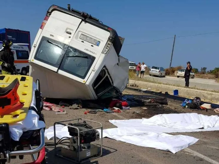 Foggia, sul furgone viaggiavano in piedi 14 persone
