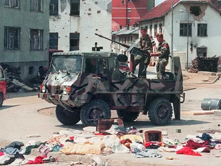 1995-Srebrenica strage di musulmani. L'Occidente chiude gli occhi