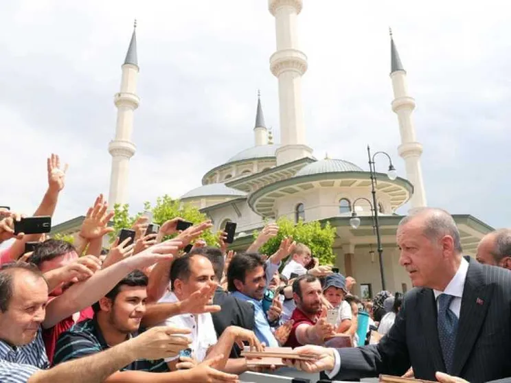 Lira e prezzi affondano la Turchia di Erdogan