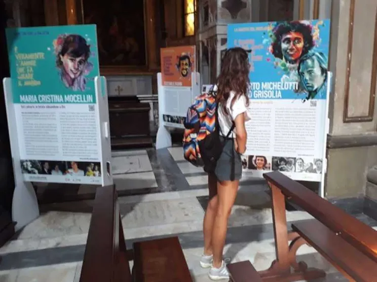 I giovani santi della porta accanto. Una mostra, segno per quest'anno