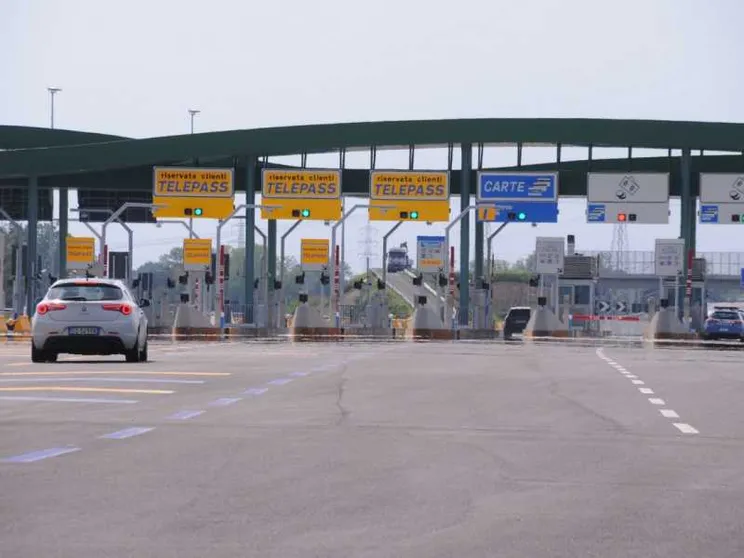 Concessioni autostradali: chi paga, e chi guadagna, con i pedaggi