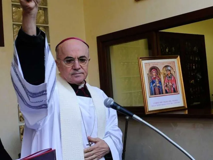 Dossier avvelenato contro il Papa. Francesco: «Giudicate voi»