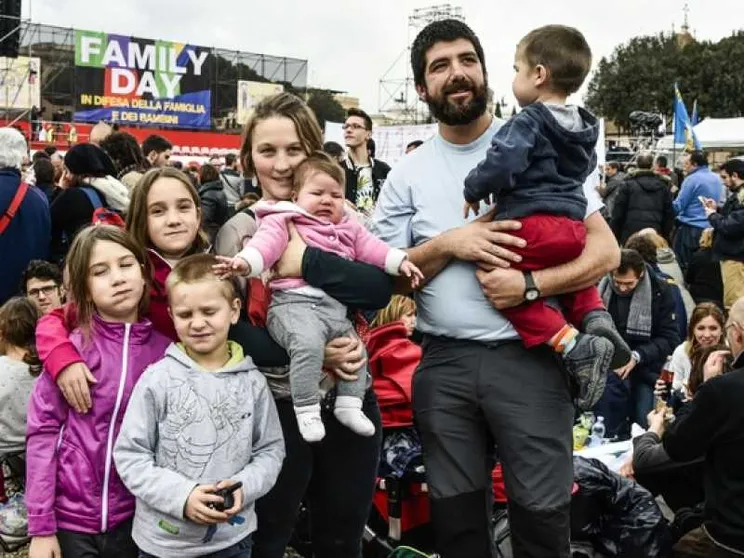 Vivere (bene) con tanti figli. «Perché in Italia non si può?»