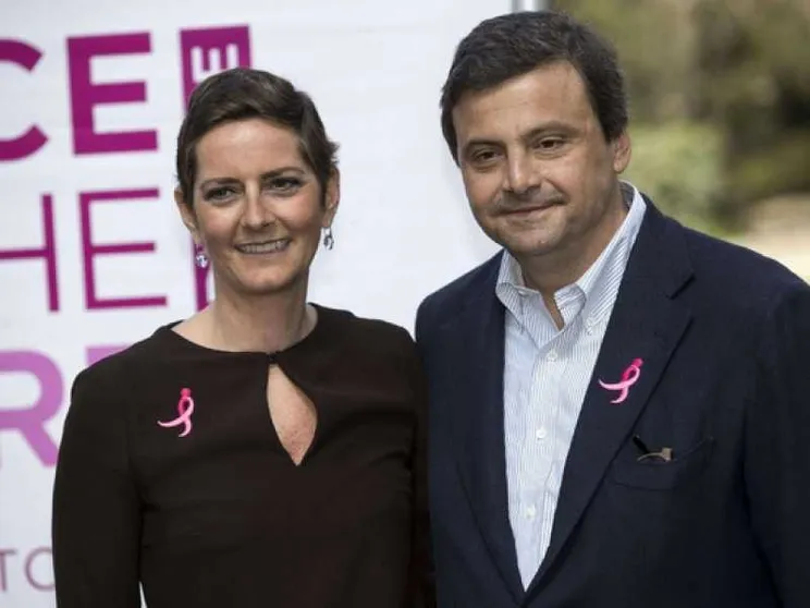 Calenda: scusate l'assenza, devo assistere mia moglie malata