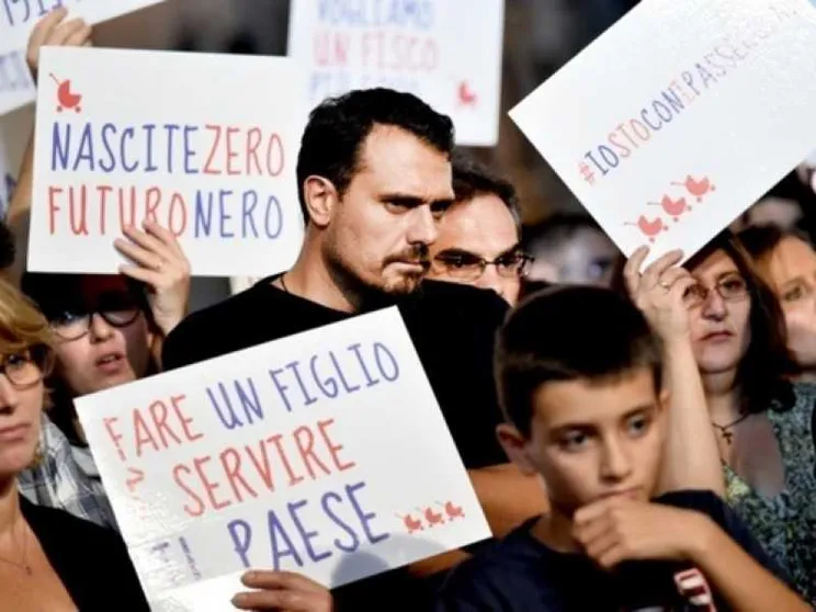 La proposta del Forum: «Via gli 80 euro per darli alle famiglie»