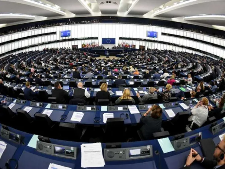 Copyright, l’Europarlamento approva la nuova direttiva. Ecco cosa cambia