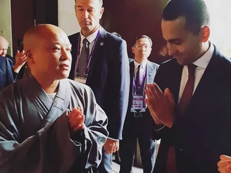 Di Maio: reddito di cittadinanza solo a italiani. Ma si può fare?