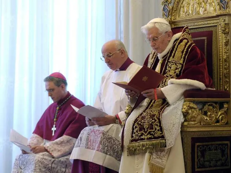 Rinuncia, Benedetto XVI risponde alle critiche