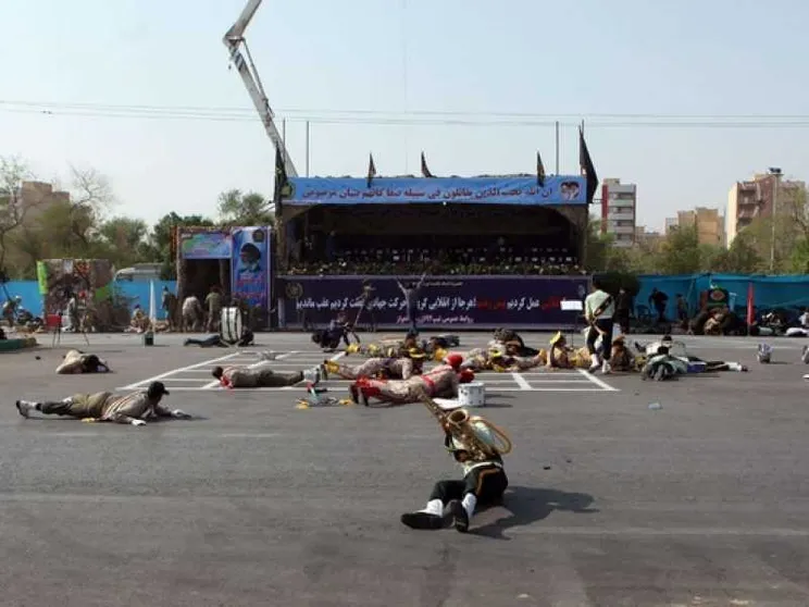 Attentato in Iran alla parata militare: 29 morti, decine i feriti