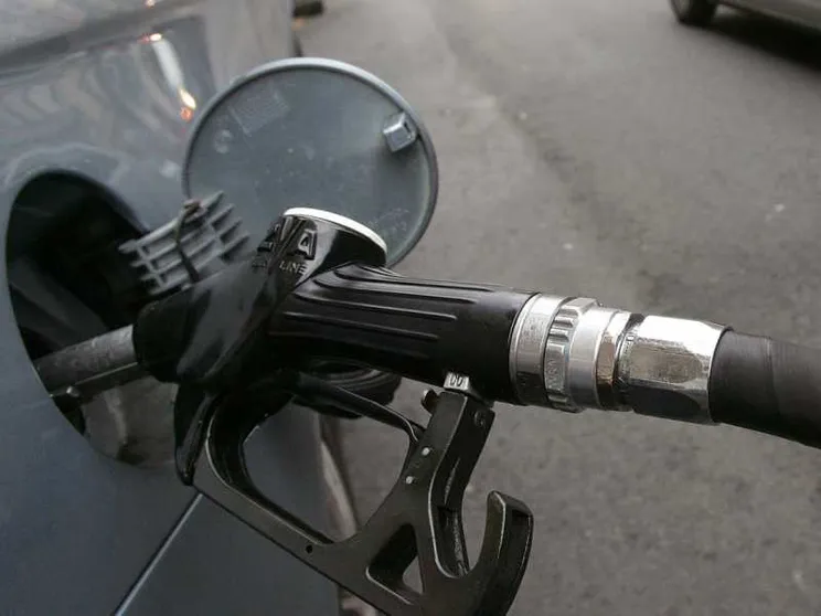 Benzina “sporca”: ecco come farsi risarcire i danni