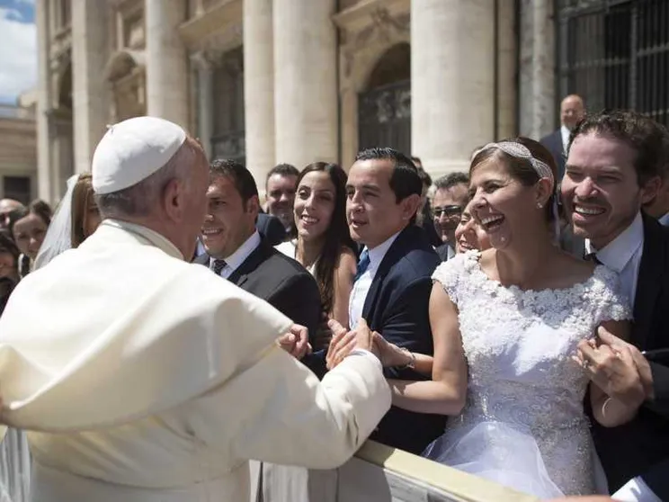 Francesco: la pastorale si apra anche alle coppie di conviventi