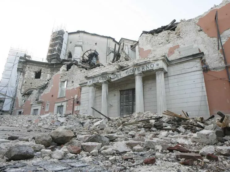 2009 - L'Aquila piegata dal terremoto