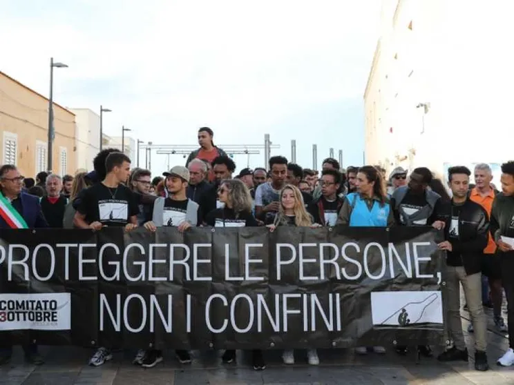 Lampedusa, il silenzio delle istituzioni e la preghiera dei presenti