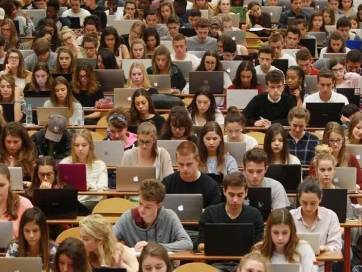 Leggere e scrivere in digitale. Cosa cambia per il cervello?