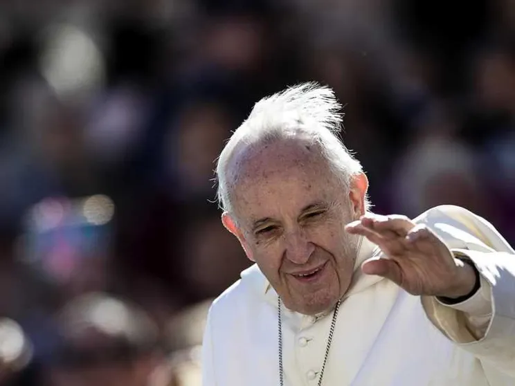 Papa Francesco è caduto e si è rialzato senza danni