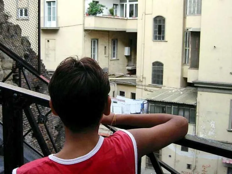 A 15 anni in vendita sul lungomare. Ecco il mercato dei ragazzini dell'Est