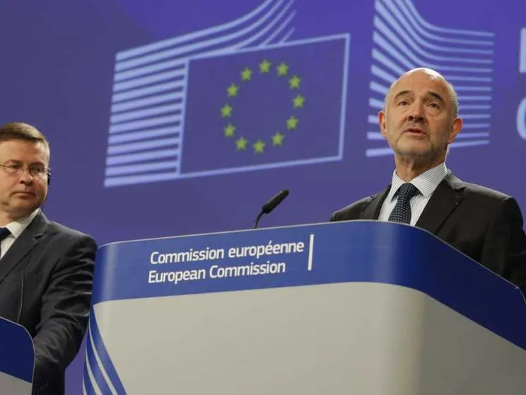 Ue boccia il testo: «Italia contro regole». Tre settimane per le correzioni