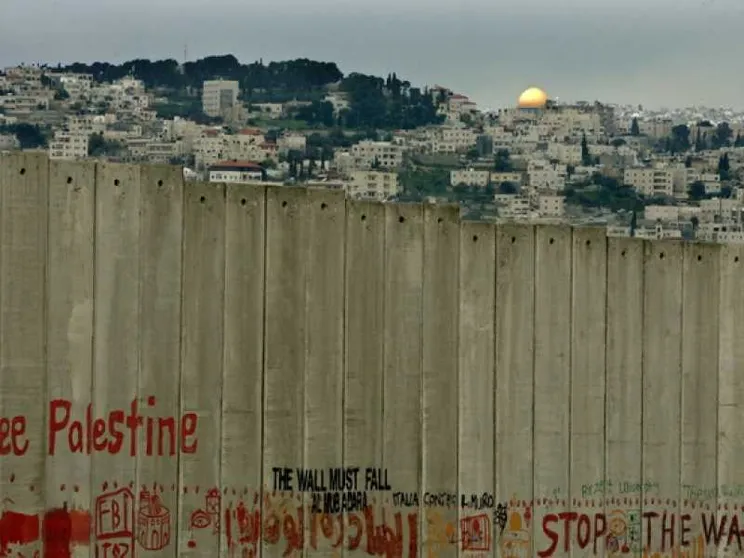 Ramallah, il fuoco oltre il muro. Dove la vita resta tagliata a metà