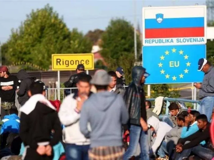 La denuncia: migranti respinti in Slovenia. Il Viminale: tutto regolare