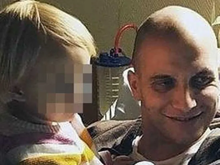 Andrea, papà oltre il cancro: «Un libro per mia figlia, così saprà di me»