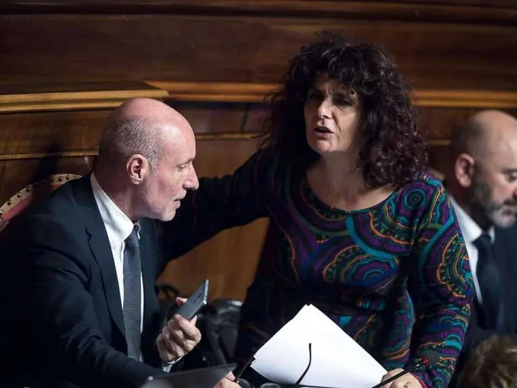 Governo ko sul condono a Ischia. De Falco e Nugnes espulsi da M5s