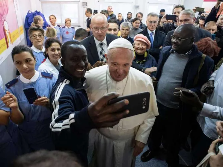 La Giornata dei poveri: la Messa in San Pietro e il pranzo con il Papa