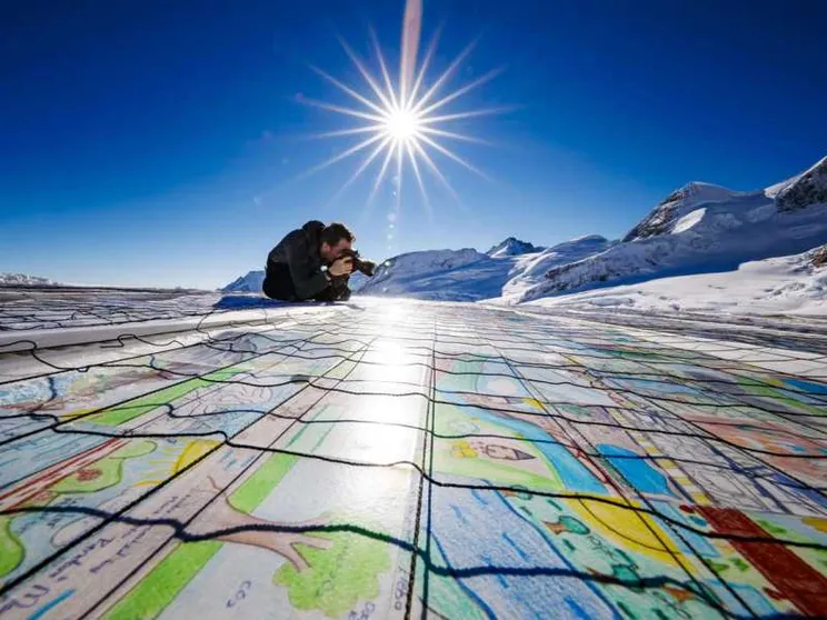 Mosaico da record coi disegni dei bambini per dire stop al riscaldamento globale