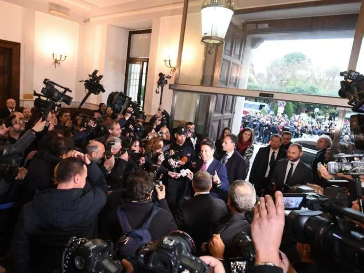 Il governo a Caserta: militari e più monitoraggio il piano contro i roghi