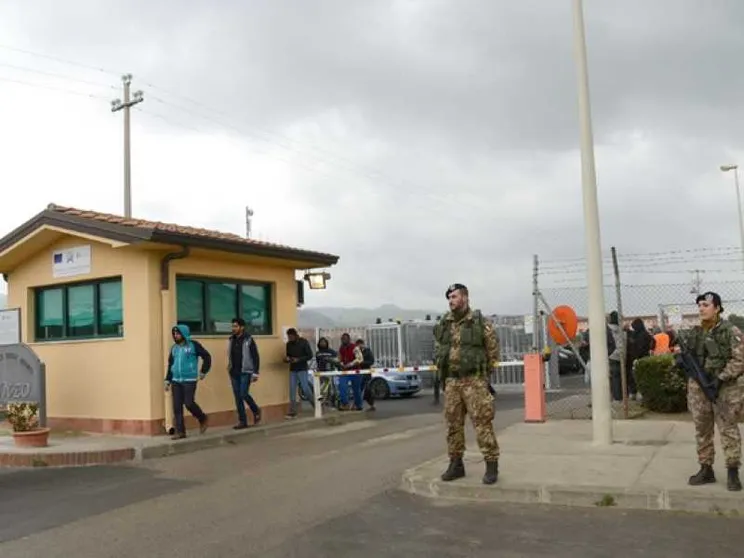 A centinaia in strada, senza dimora. Pure i bimbi. È il «decreto sicurezza»