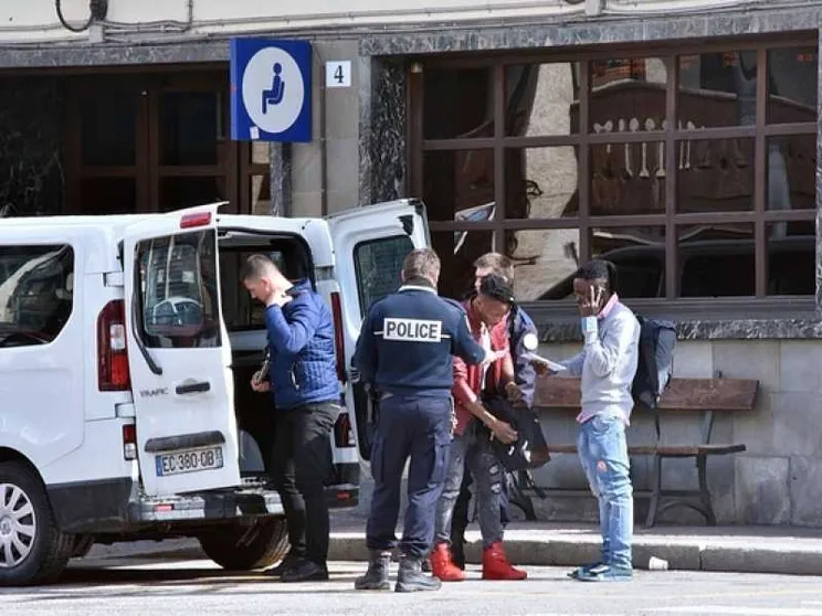 «L'Italia vìola i diritti dei profughi»